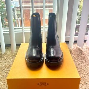 Tod’s Chelsea Boot
